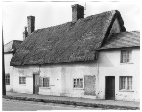 The Square<br>Shoe Cottage196x