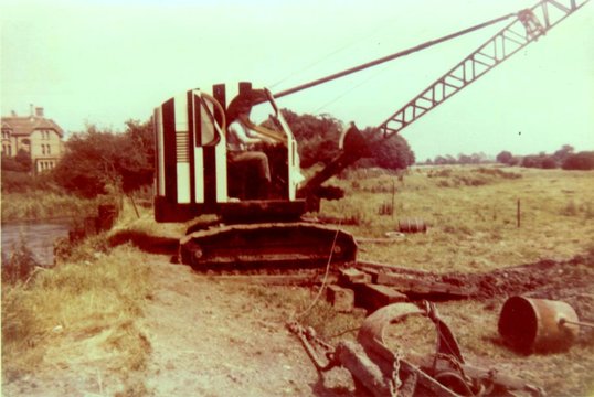 The Trap weir<br>under construction 03