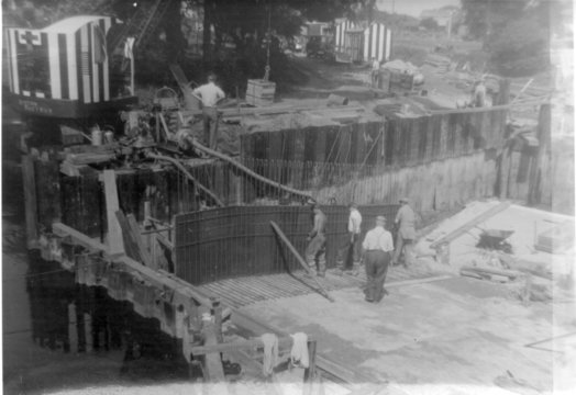 The Trap weir<br>under construction 08