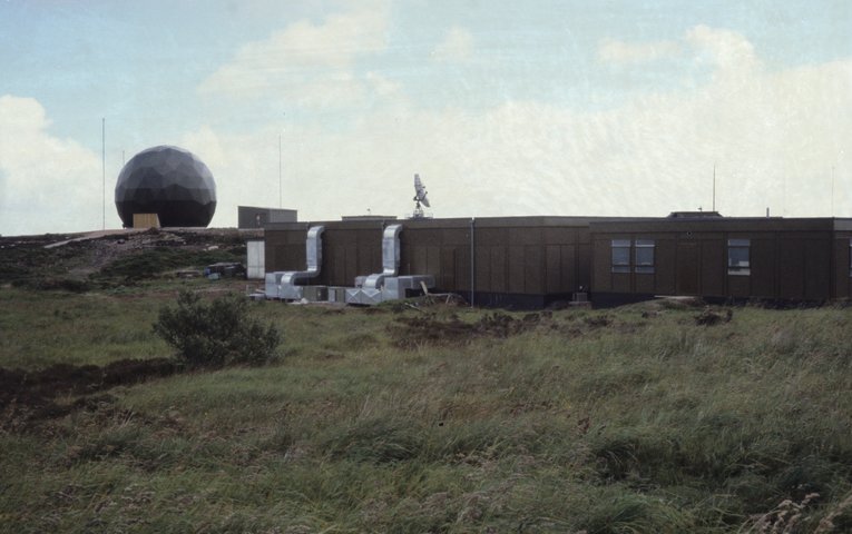 Type 101 or 102<br>Radome
