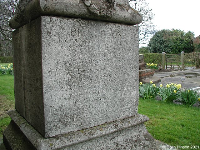 The 1914-1918 War Memorial in Bilton Churchyard.