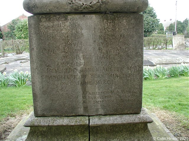 The 1914-1918 War Memorial in Bilton Churchyard.