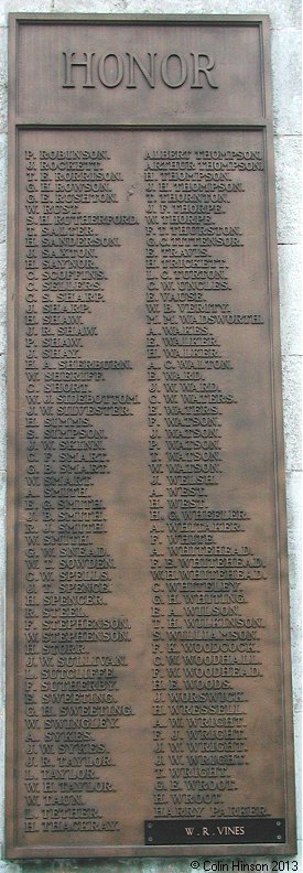 The 1914-1918 and 1939-45 War Memorial at Goole.